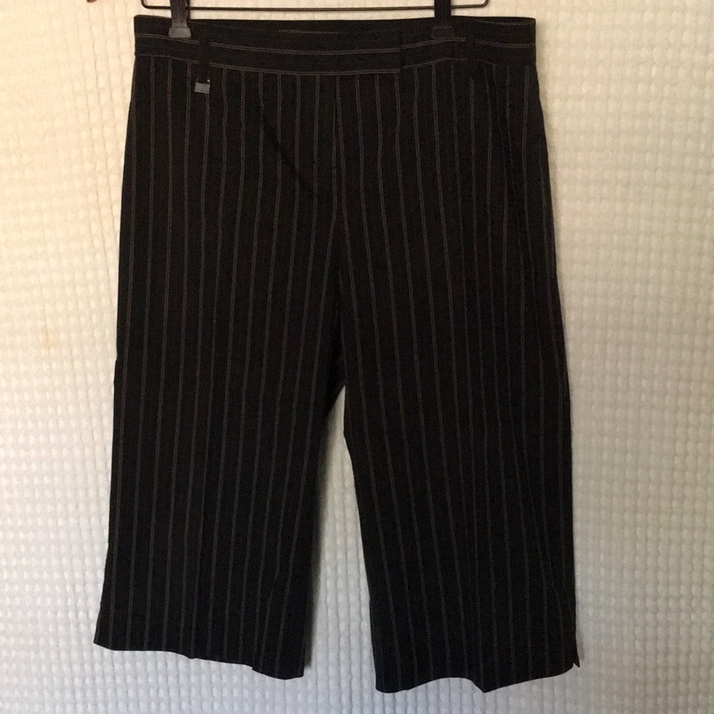 Like new BCBG Maxazria Capri pants
